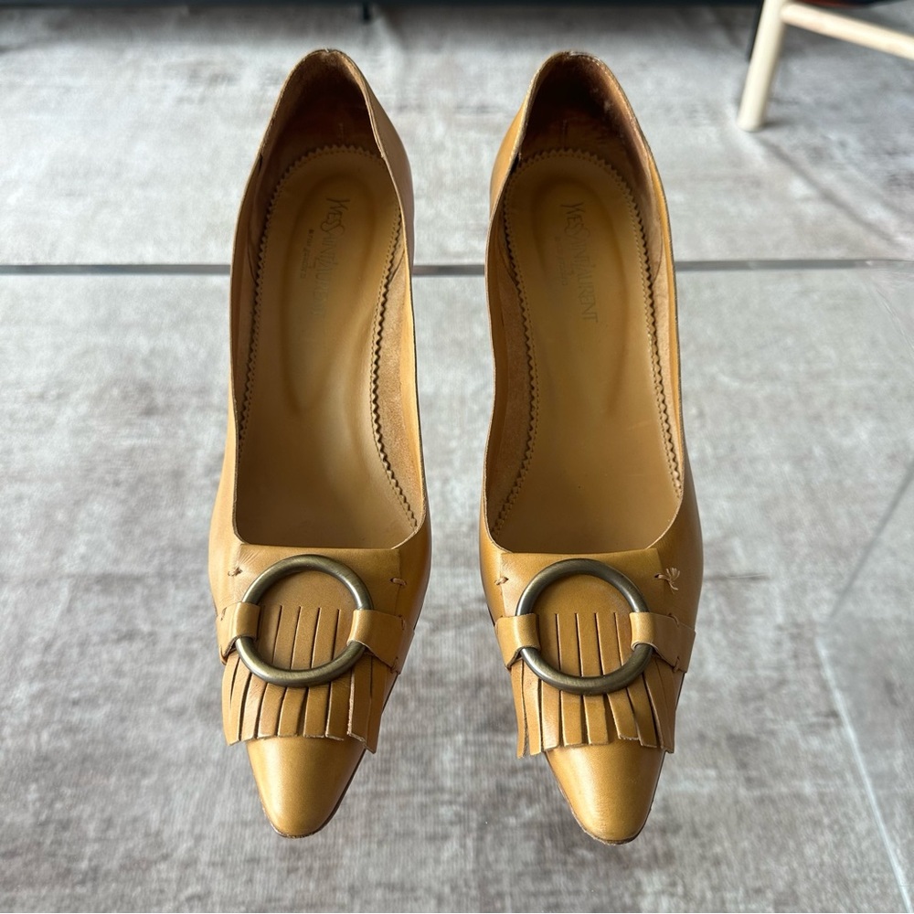 Yves Saint Laurent Tan Heels Elegant Design